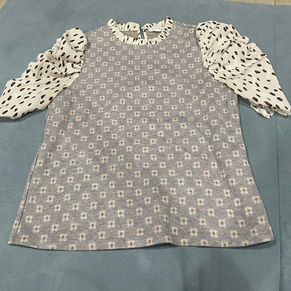 THML Gray/tan sweater with animal print